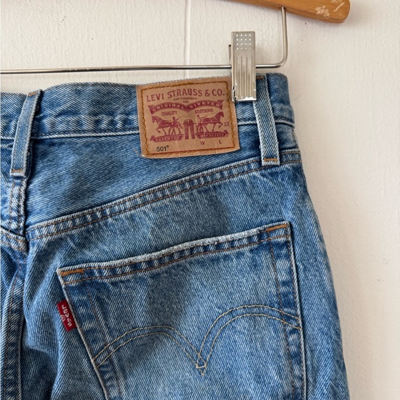 Vintage Levi's 501 Denim Button Fly Jeans Men's Size 26x30 - Picture 3 of 5